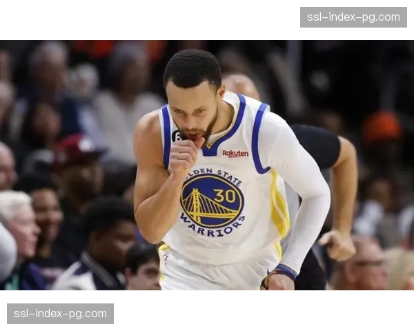 评论:勇士体系成功转型,库里持球比重下降但“库里触球”仍是最高效进攻发起信号 评论:勇士体系成功转型,库里持球比重下降但“库里触球”仍是最高效进攻发起信号